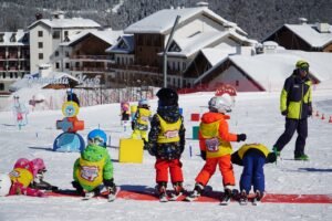 Read more about the article Ski or Snowboard: What Should Your Child Learn First?